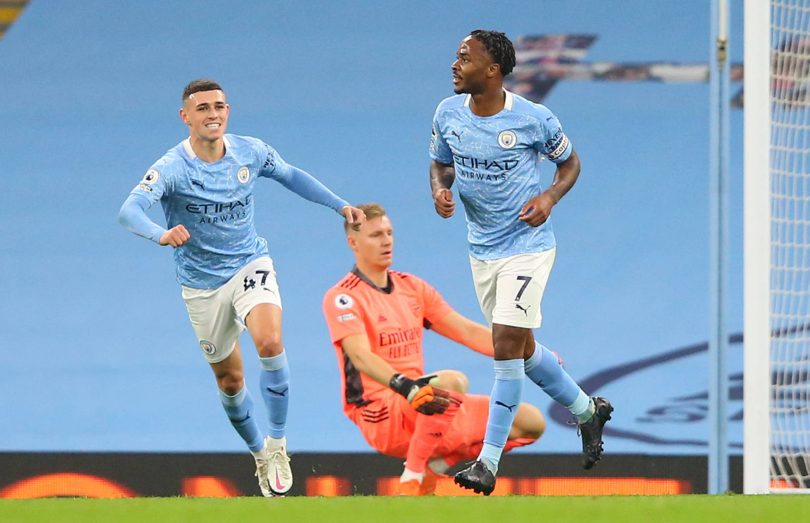 现代足球产 现代足球产